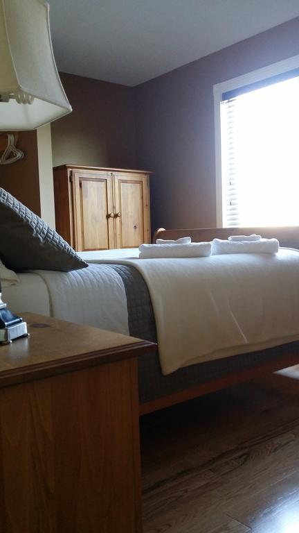 Eileen'S Bed & Breakfast/Guest House เฮย์ริเวอร์ ภายนอก รูปภาพ